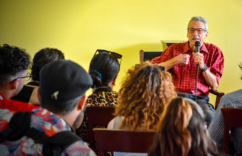 Intercambia Fernando Pérez con participantes en Festival Nacional del Audiovisual Por Primera Vez