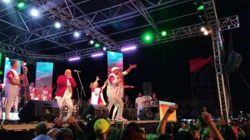 Con música de los Van Van concluye el IX Festival de la Salsa en Cuba