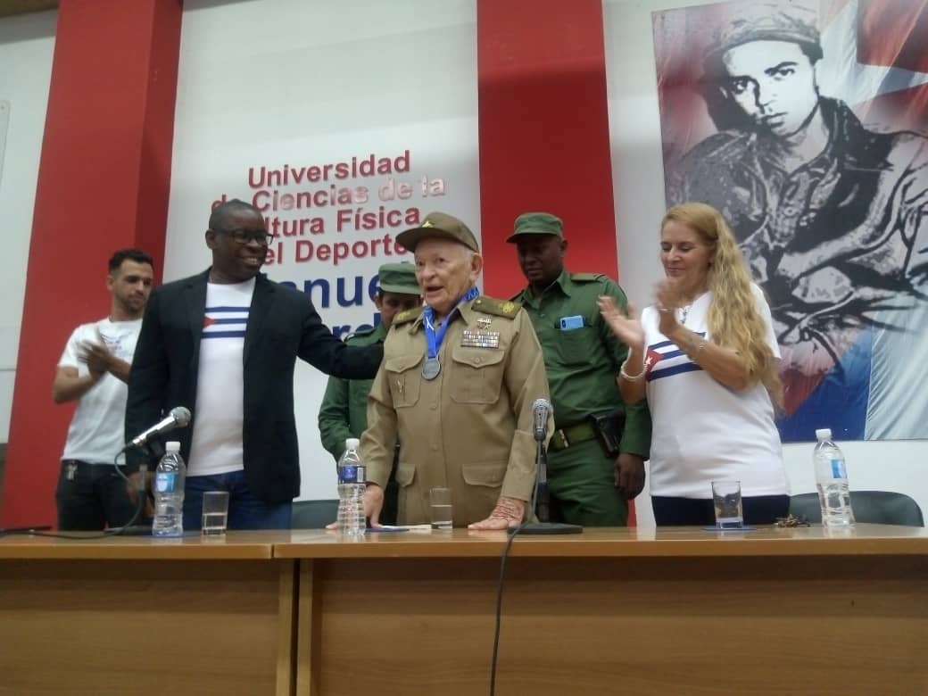 Otorgan a Guillermo García Frías sello 50 aniversario de la UCCFD (+Fotos)