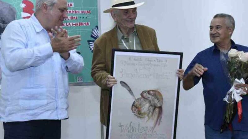 Entregan a Waldo Leyva el Premio Nacional de Literatura 2024