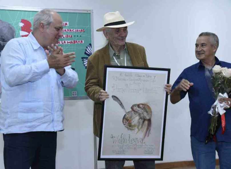 Entregan a Waldo Leyva el Premio Nacional de Literatura 2024