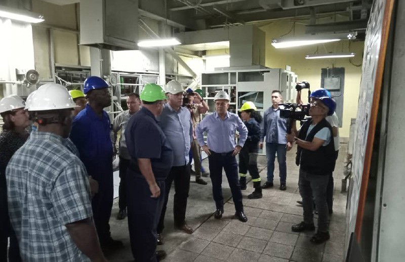 Recorre Díaz-Canel centros económicos y sociales en Cienfuegos