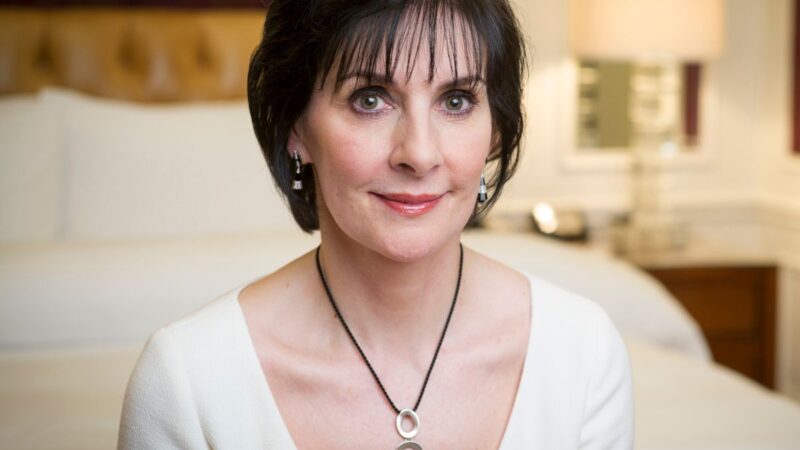 Enya en Media hora con su intérprete