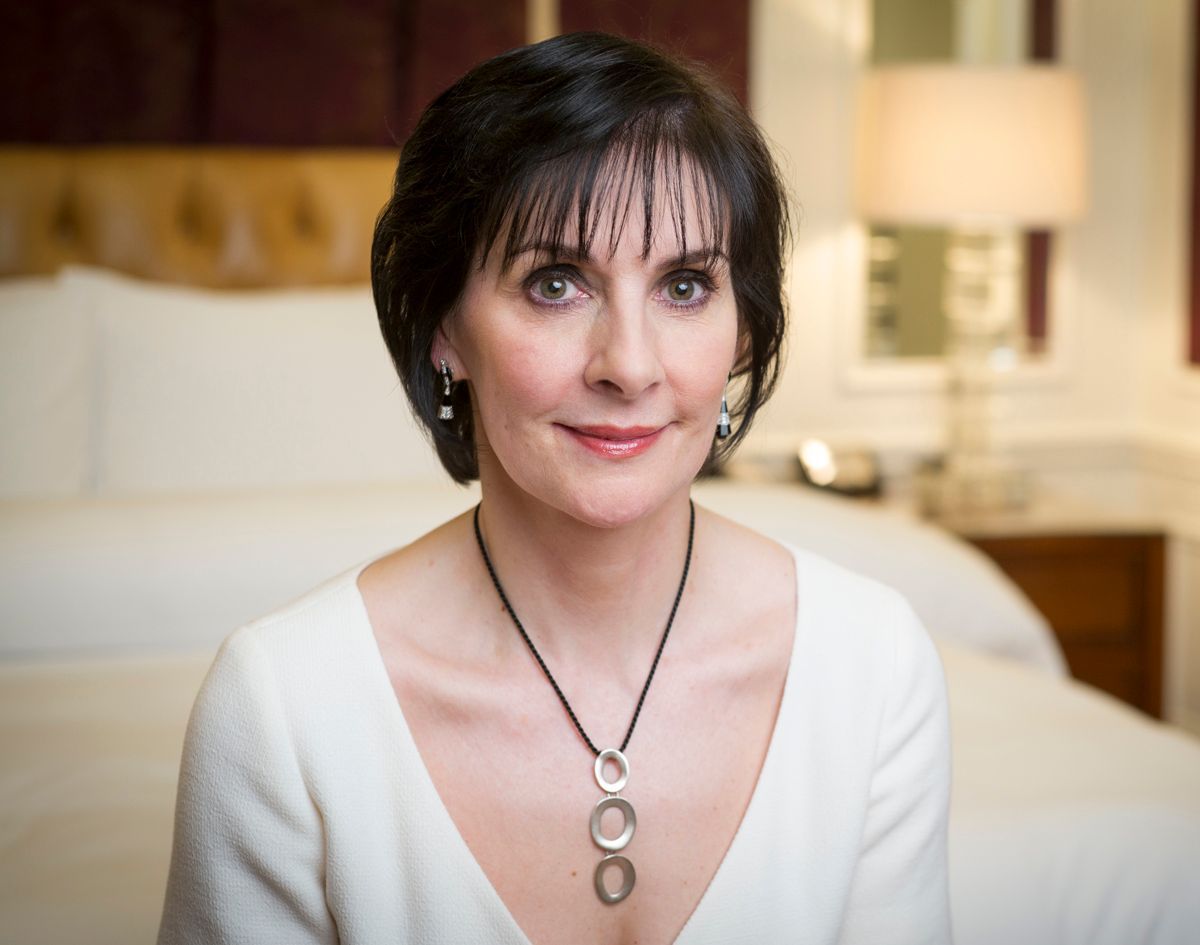 Enya en Media hora con su intérprete