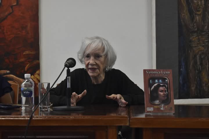 Verónica Lynn y su maestría en la escena plasmadas en la literatura