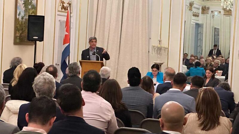 Vicecanciller de Cuba dialoga con connacionales en EE. UU.