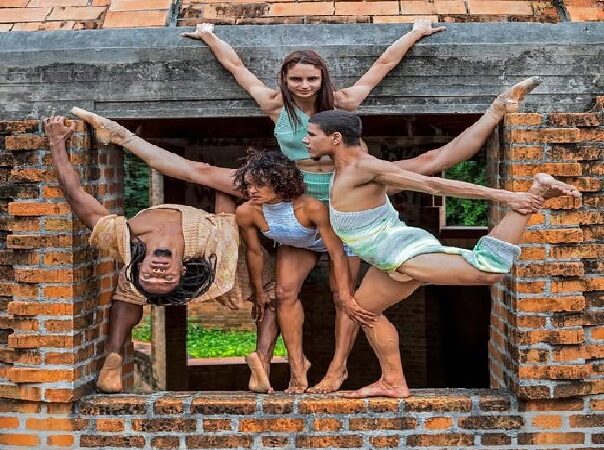 A su primera década Acosta Danza