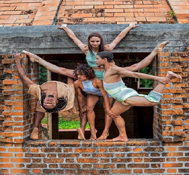 A su primera década Acosta Danza