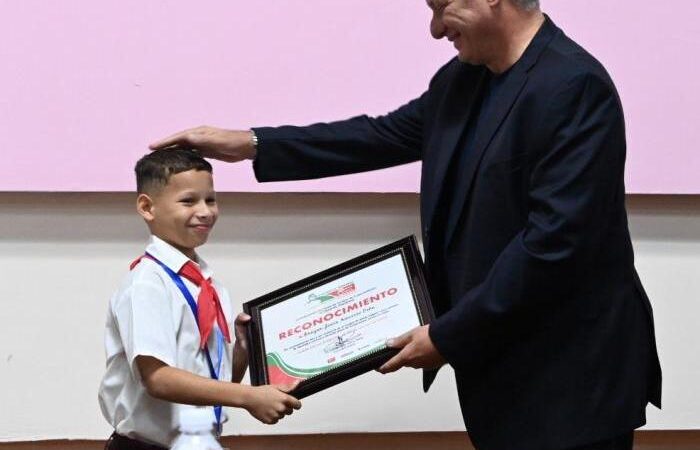 Clausuró Díaz-Canel VI Asamblea General de la Asociación Nacional de Sordos de Cuba