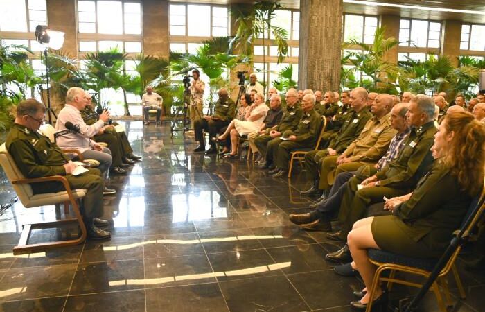 Sostuvo Díaz-Canel encuentro con combatientes del silencio, combatientes del pueblo