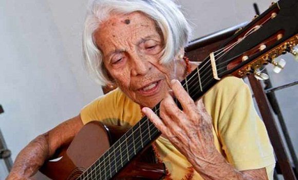 Clara Nicola y la pasión por la guitarra