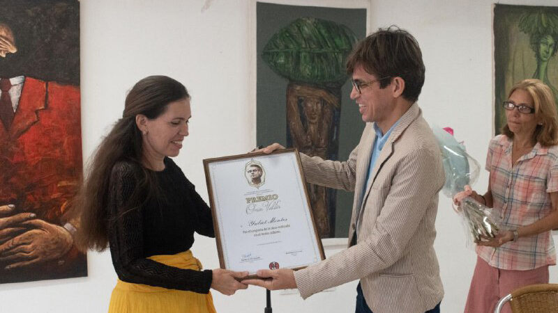 Reconocen a destacadas figuras de la escena en Cuba