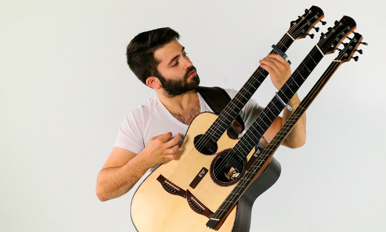 Media hora con su intérprete, el guitarrista Luca Stricagnoli
