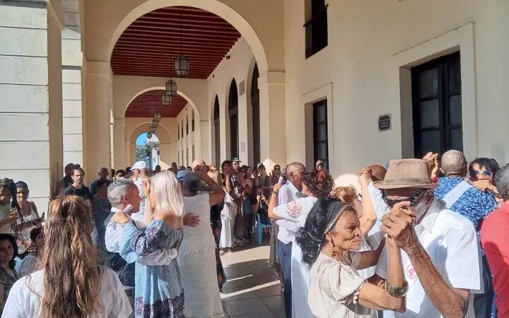 Concursan bailadores de Cuba en encuentro internacional danzonero
