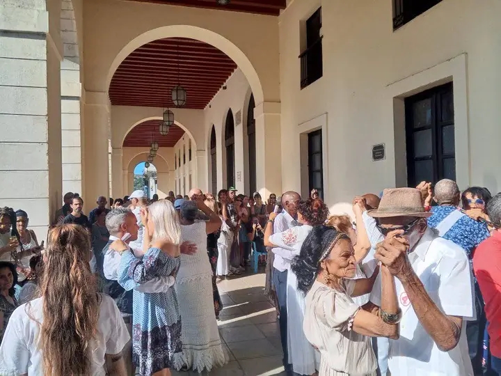Concursan bailadores de Cuba en encuentro internacional danzonero