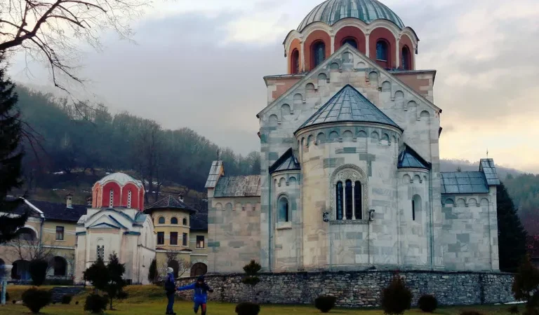 Hablemos del imponente y legendario Monasterio de Studenica