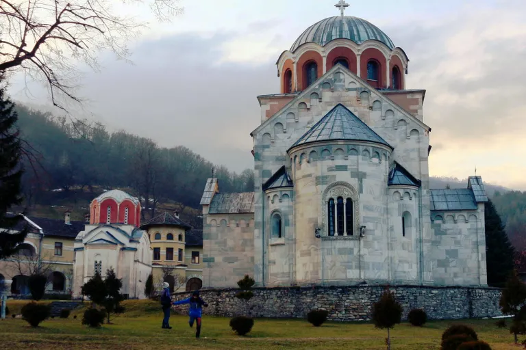 Hablemos del imponente y legendario Monasterio de Studenica