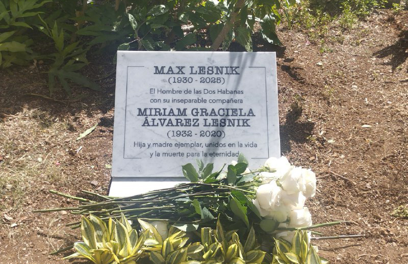 Depositan en La Habana restos del periodista Max Lesnik