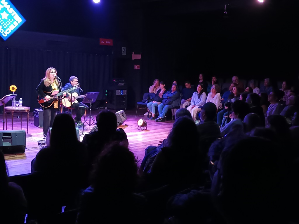 Liuba María Hevia volvió a Chile y rindió homenaje a Gabriela Mistral