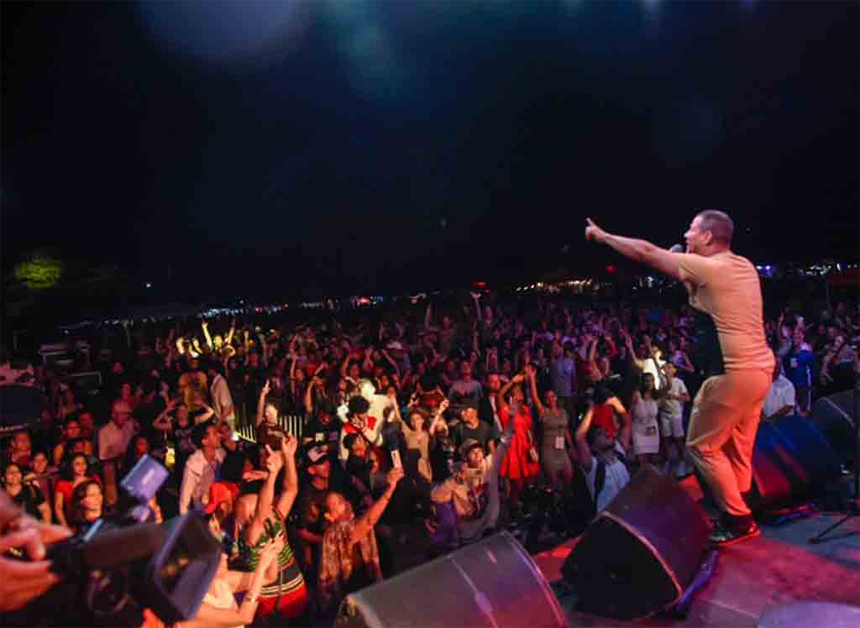 Buena Fe pone a bailar y a recordar a público del festival Piña Colada