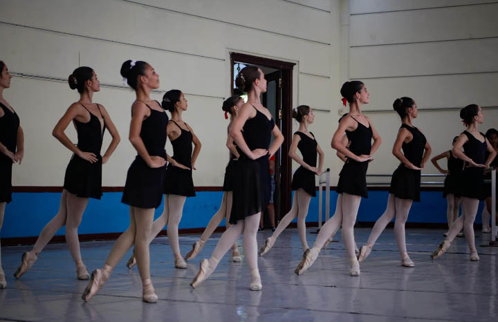 Inició el Concurso Internacional para Estudiantes de Ballet 2025