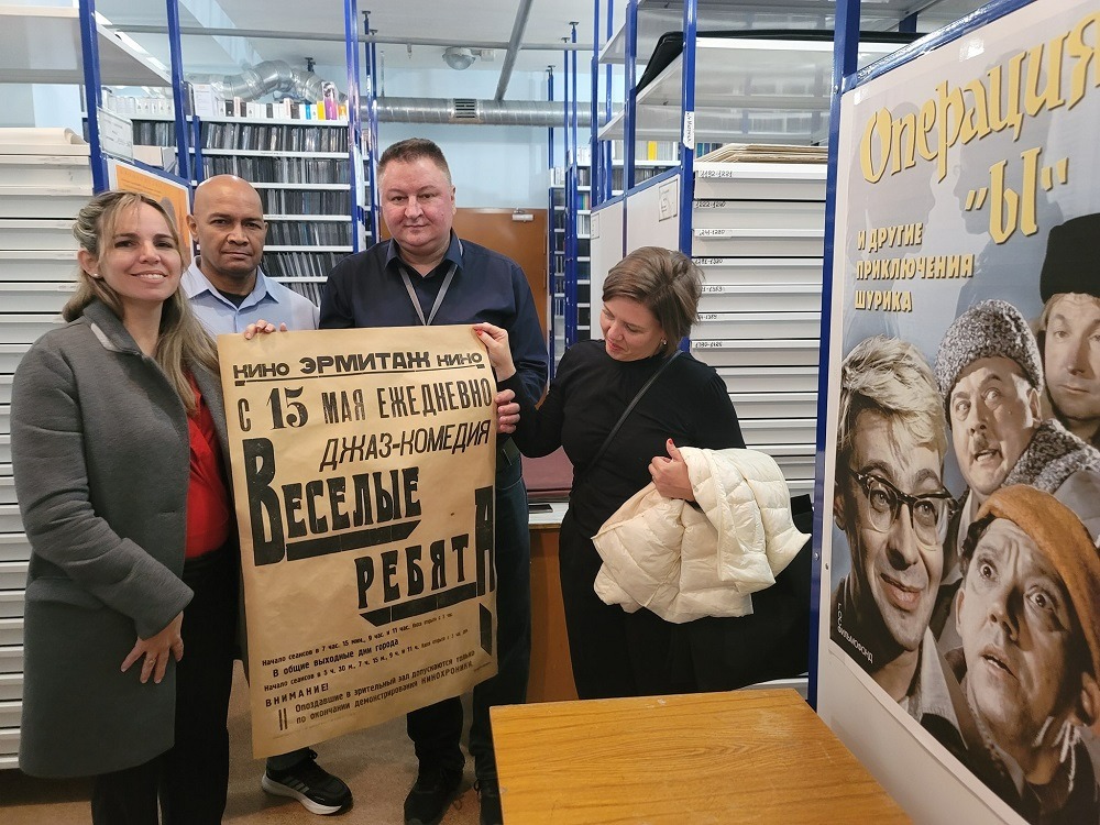 Recorre delegación cultural cubana instalaciones del Archivo Fílmico de Rusia