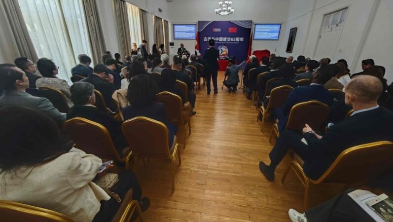 Presentan libro Historias de China y Cuba