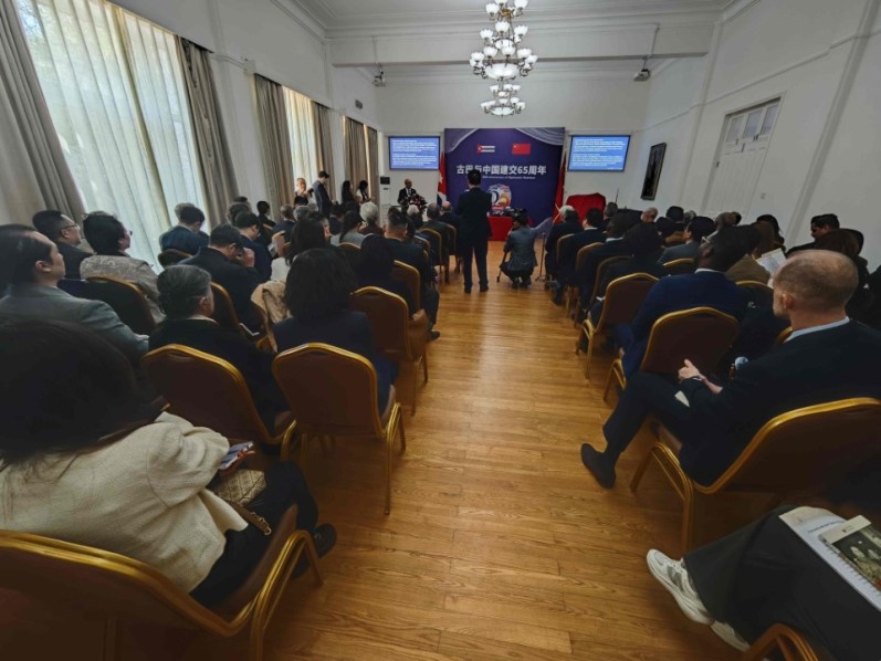 Presentan libro Historias de China y Cuba