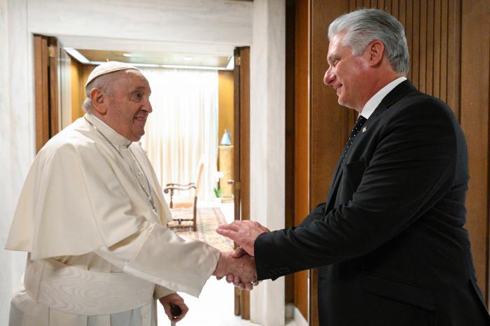 Envió Díaz-Canel mensaje de condolencias tras muerte del Papa