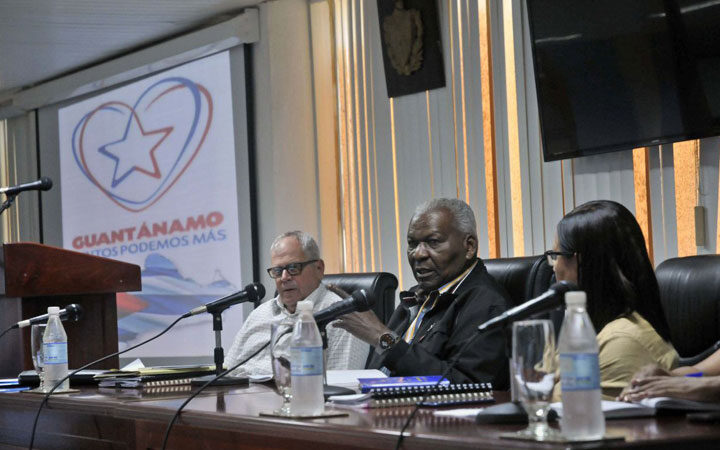 Reconoce Esteban Lazo Hernández trabajo para buscar soluciones