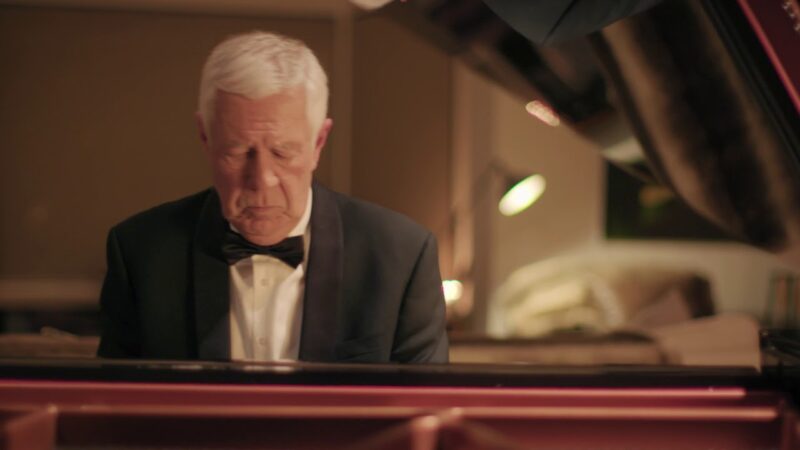 Media hora con su intérprete, el pianista Carl Doy