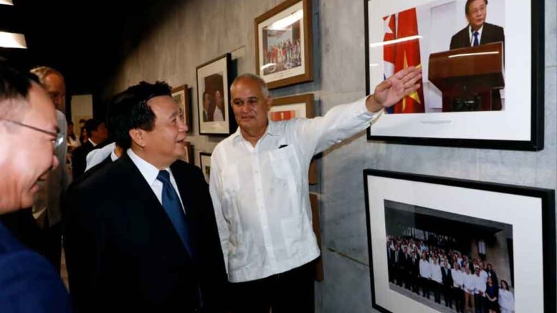 Inauguran exposición fotográfica sobre amistad cubano-vietnamita