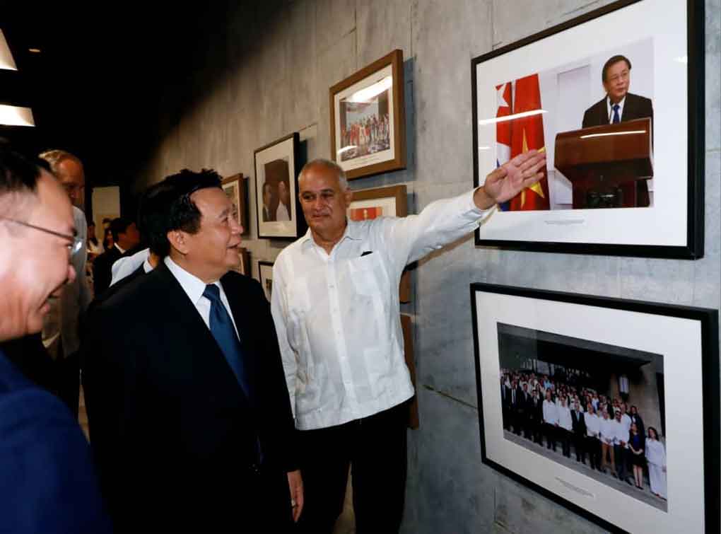 Inauguran exposición fotográfica sobre amistad cubano-vietnamita
