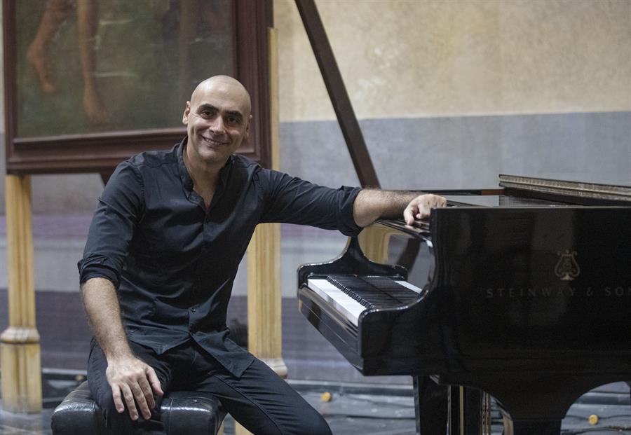 Orden de las Artes y las Letras de Francia para el pianista cubano Marcos Madrigal