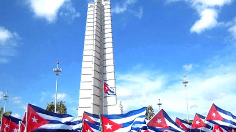 Festejar a los trabajadores cubanos dueños de sus destinos