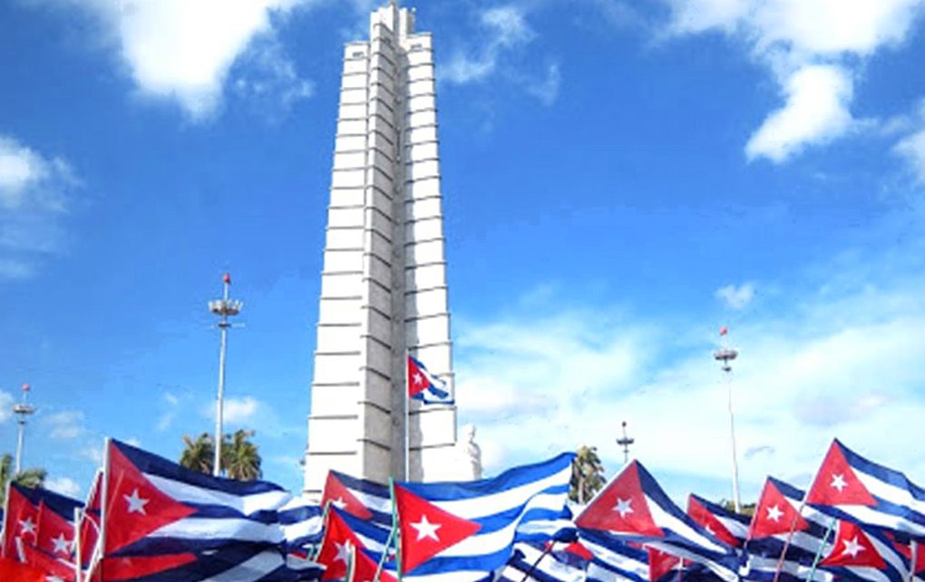Festejar a los trabajadores cubanos dueños de sus destinos