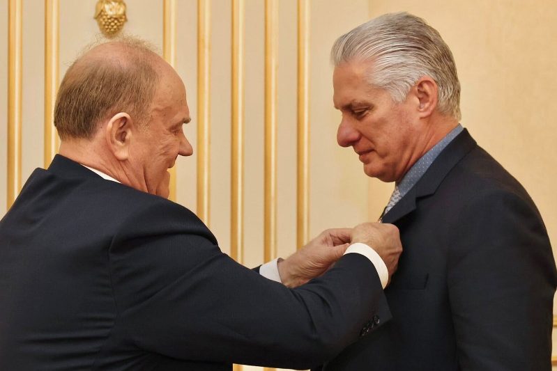 Entregan a Díaz-Canel en Rusia medalla conmemorativa 80 años de la Gran Victoria