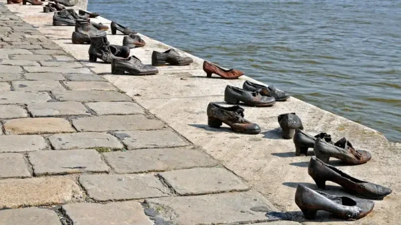 Hablemos del monumento de Los zapatos en Budapest, y otras curiosidades