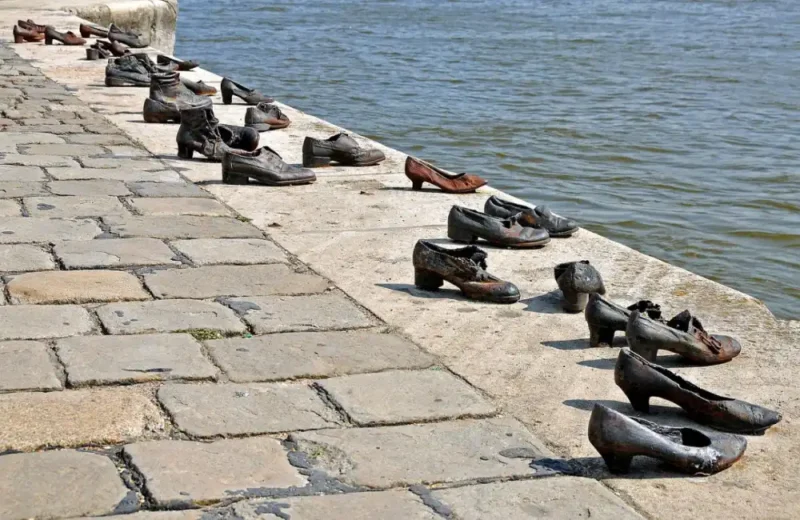 Hablemos del monumento de Los zapatos en Budapest, y otras curiosidades