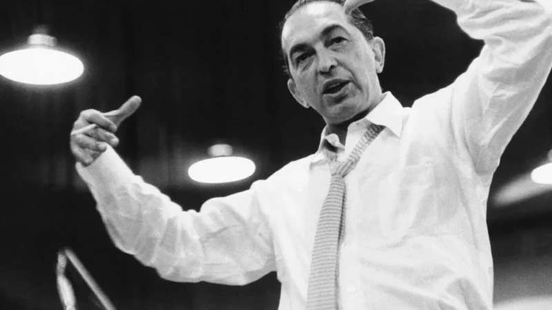 Media hora con su intérprete, Percy Faith