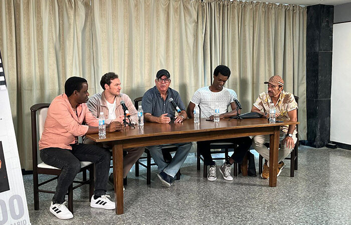 Equipo de realización de película Teófilo se prepara para terminarla en Rusia