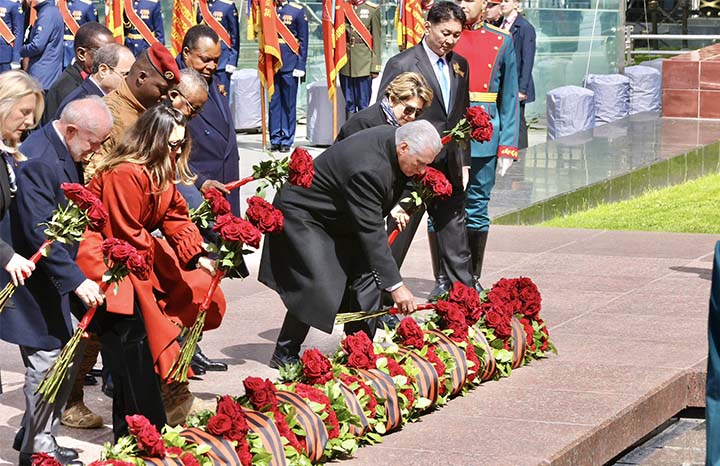 Asiste Díaz-Canel en Moscú al acto por 80 años de victoria sobre el fascismo