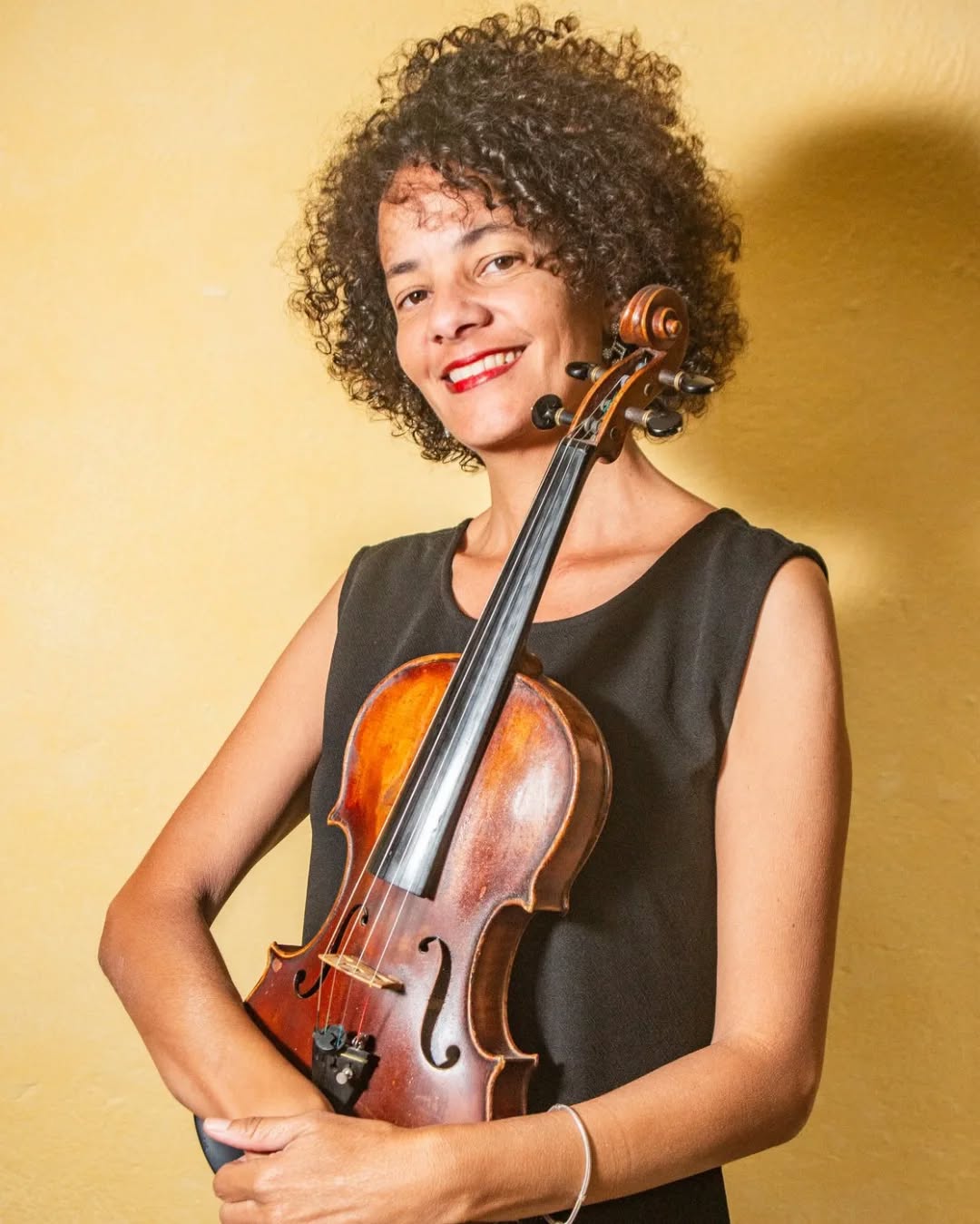 Provocaciones de un poema romántico en la violinista Verónica Reyes Toscaeva