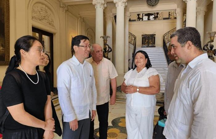 Viceministro de Cultura y Turismo de China visita el Museo Nacional de Artes Decorativas