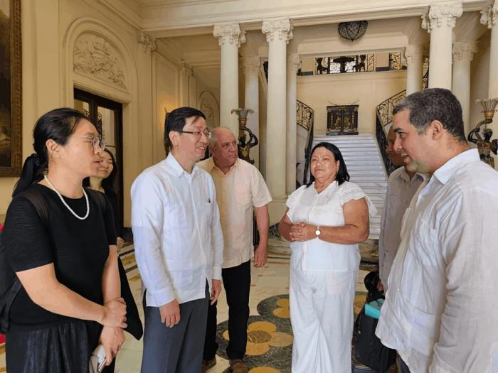 Viceministro de Cultura y Turismo de China visita el Museo Nacional de Artes Decorativas