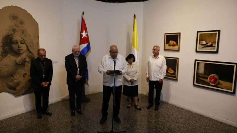 Inauguran exposición por 90 años de lazos entre Cuba y la Santa Sede