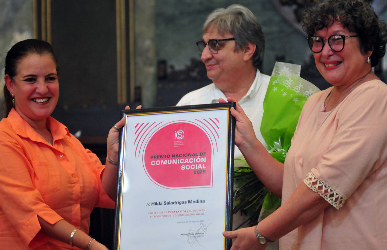 Recibe Hilda Saladrigas Premio Nacional de Comunicación Social