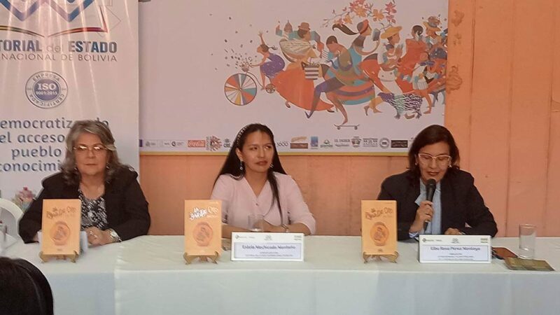 Embajadora de Cuba en Bolivia presenta La Edad de Oro en feria