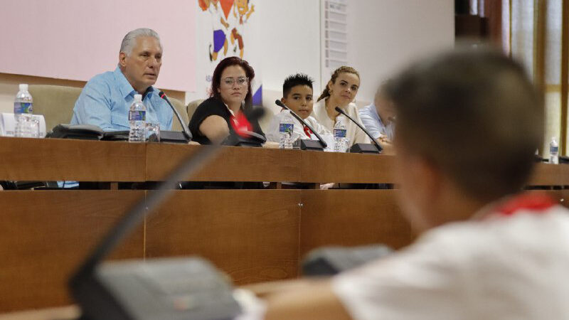 Asiste Díaz-Canel a la Asamblea Nacional de los Pioneros