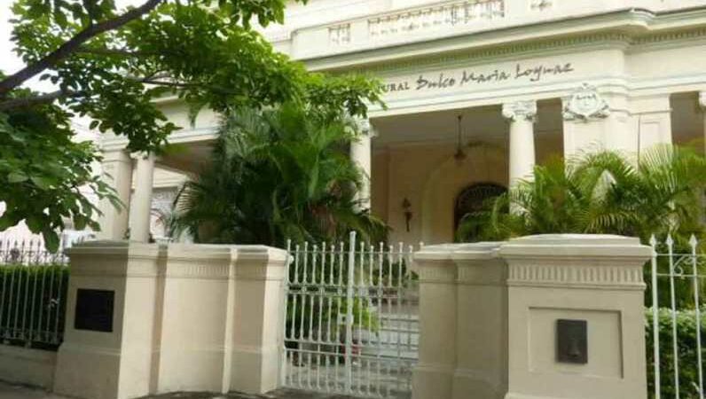 Nara Mansur y Ricardo Alberto Pérez en el capitalino Café Literario Aire de Luz